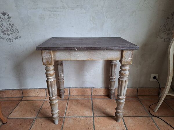 Petite table