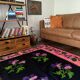 Tapis floral olténien tissé à la main en laine, fleurs violettes sur fond noir et rose