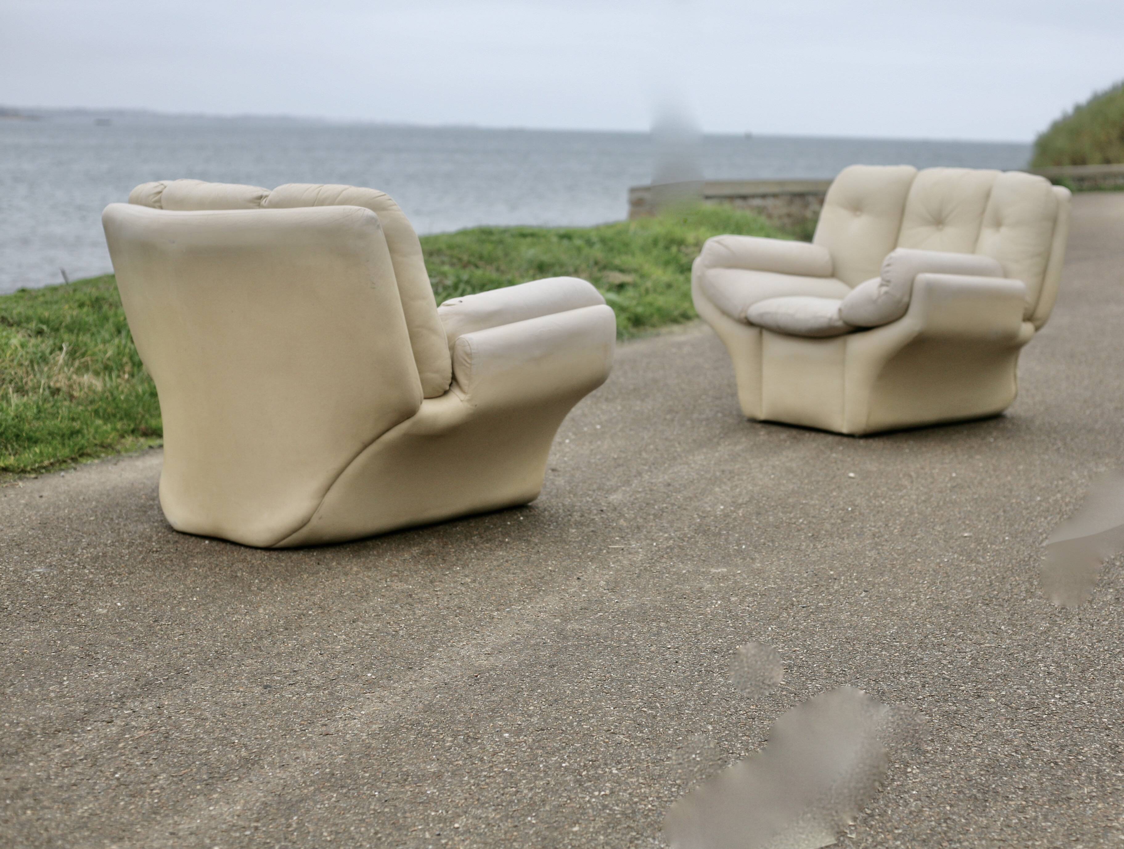 Pair of leather “space age” armchairs. Cream colour". Circa 1970.