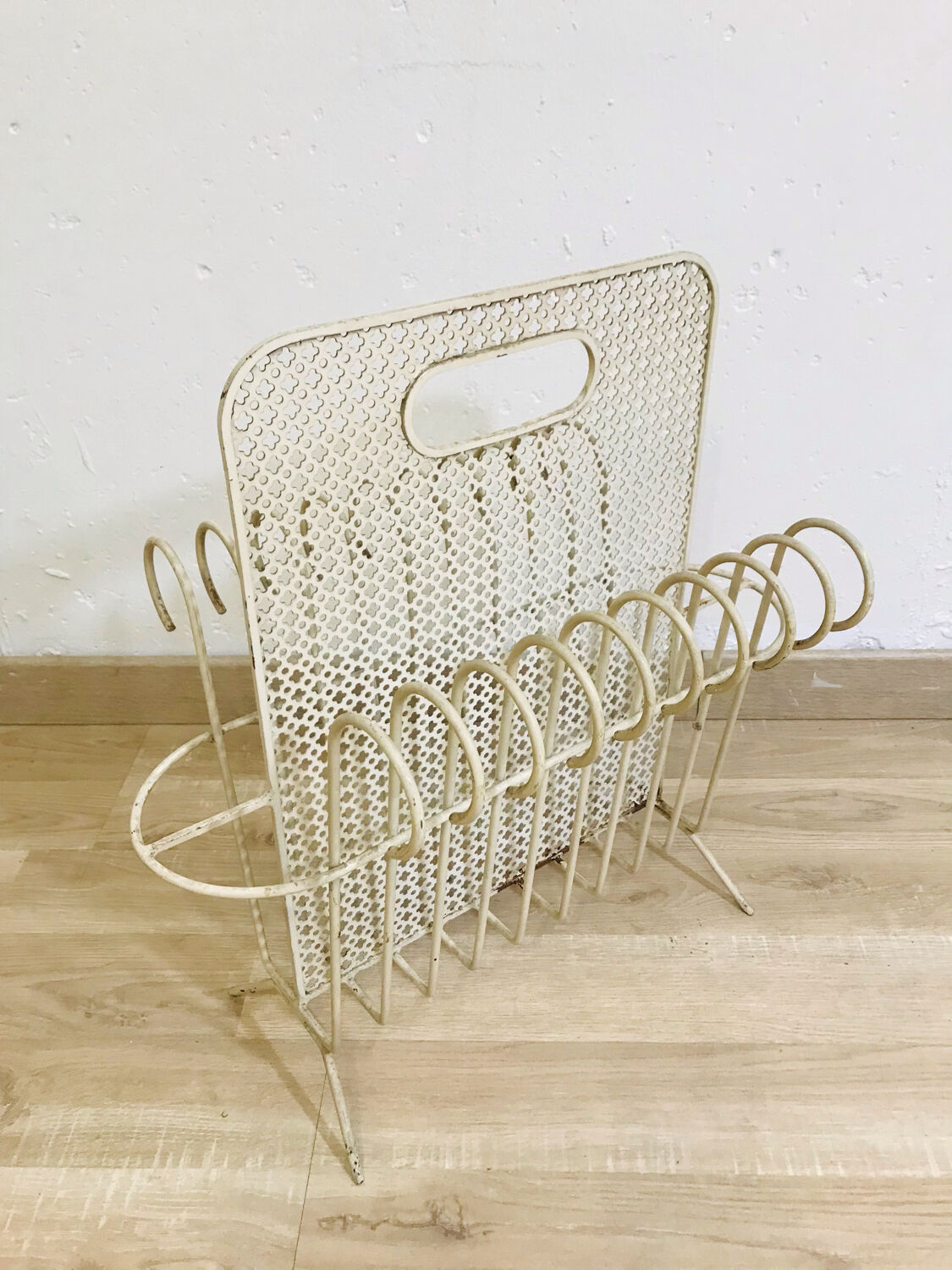Mategot Mathieu Garlic Cap Magazine Rack