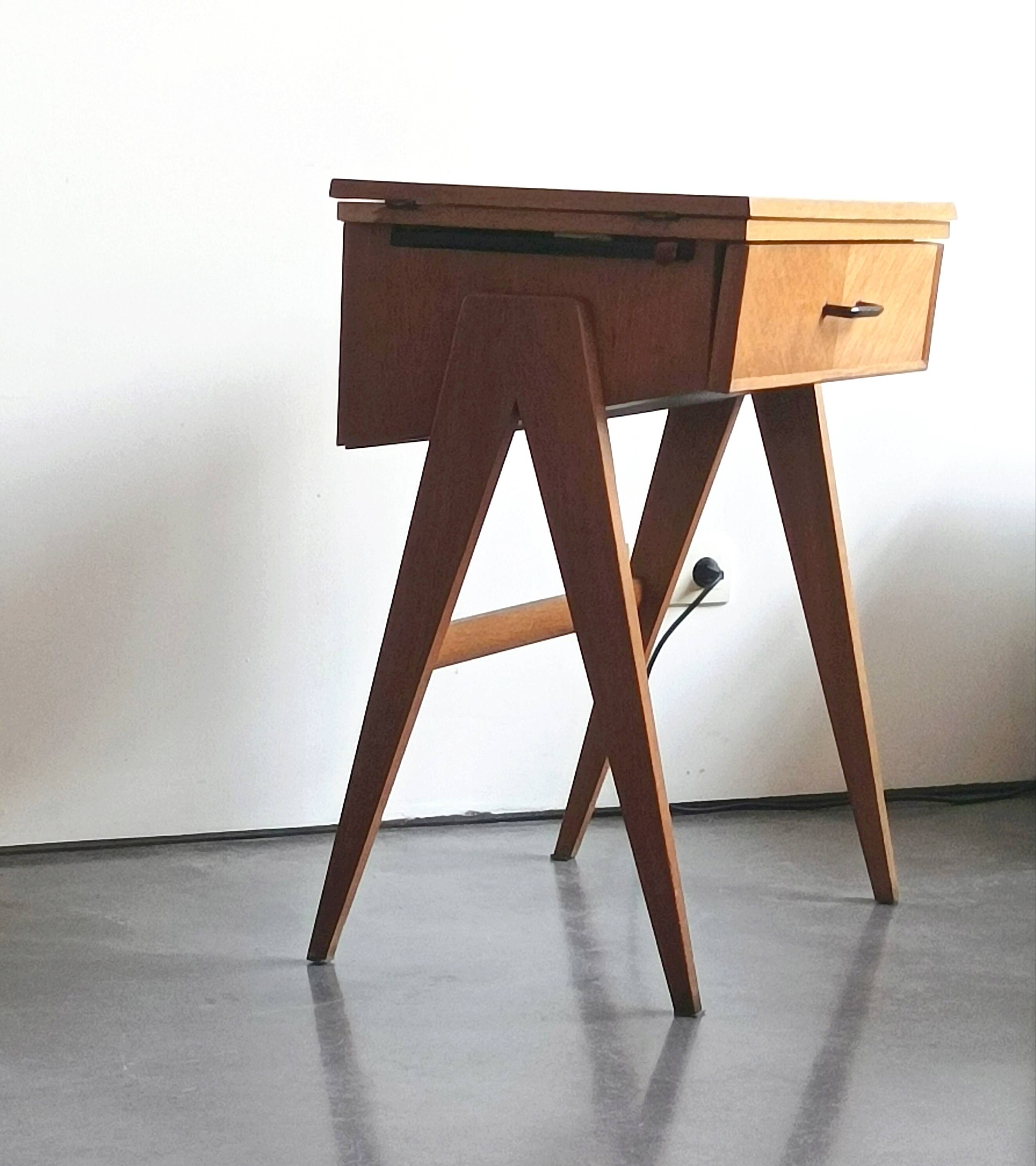 Side table with compass legs from the 50s/60s.