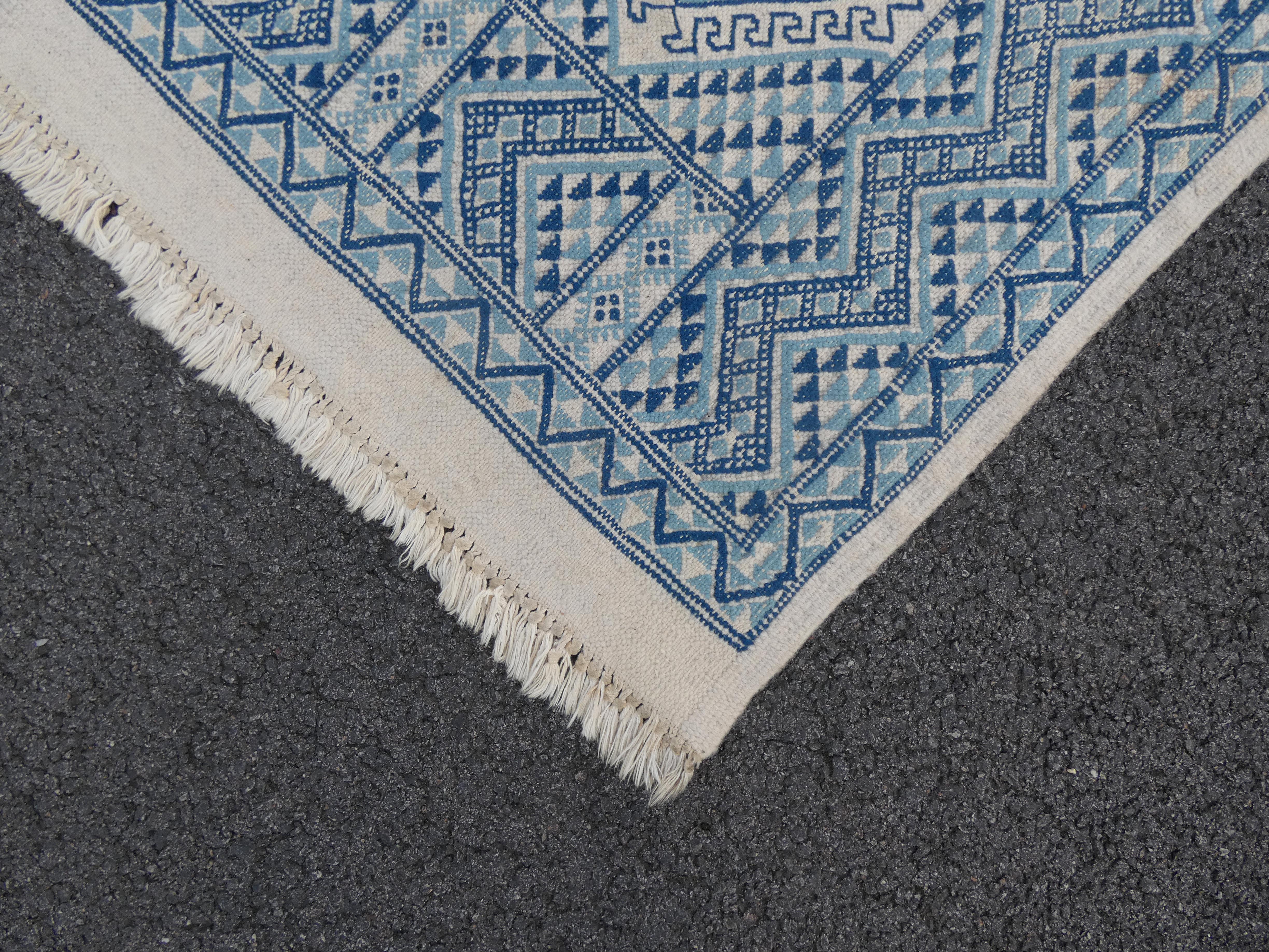 Oriental carpet 138 cm x 70 cm