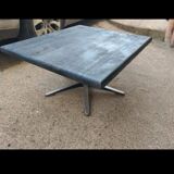 Table basse en chêne Shou Sugi Ban et piètement en étoile en aluminium