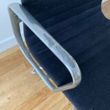 Fauteuil Eames EA108