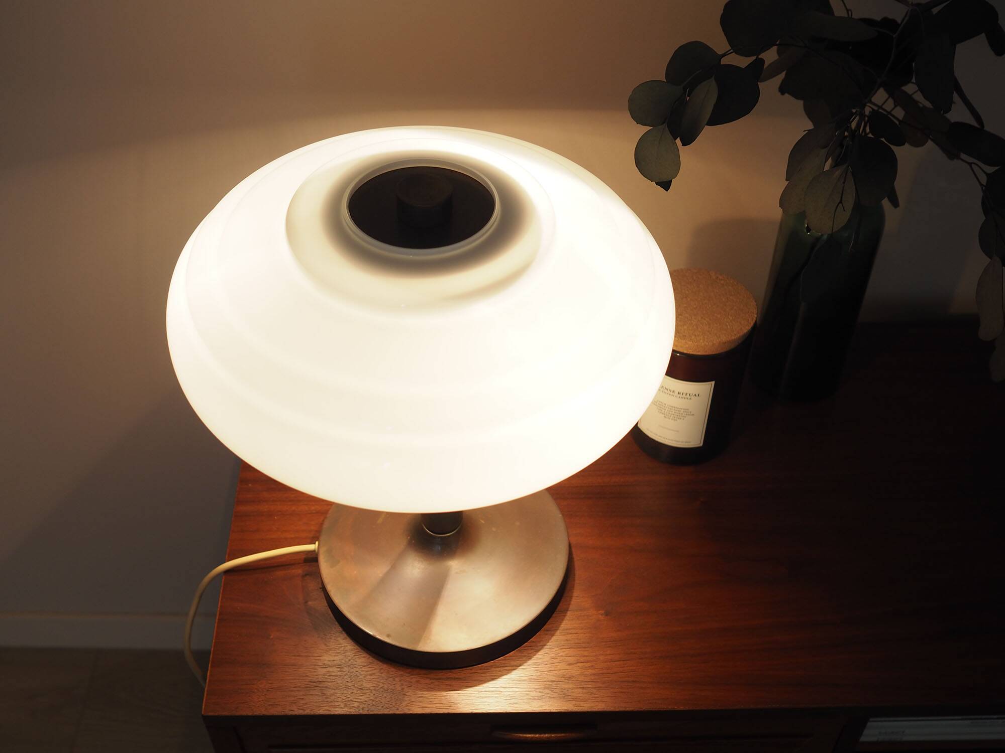 Danish desk lamp 1960s with decorative ribbed shade, brown metal