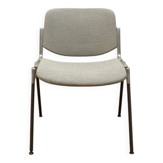 Paire de chaises Castelli retapissées en gris perle