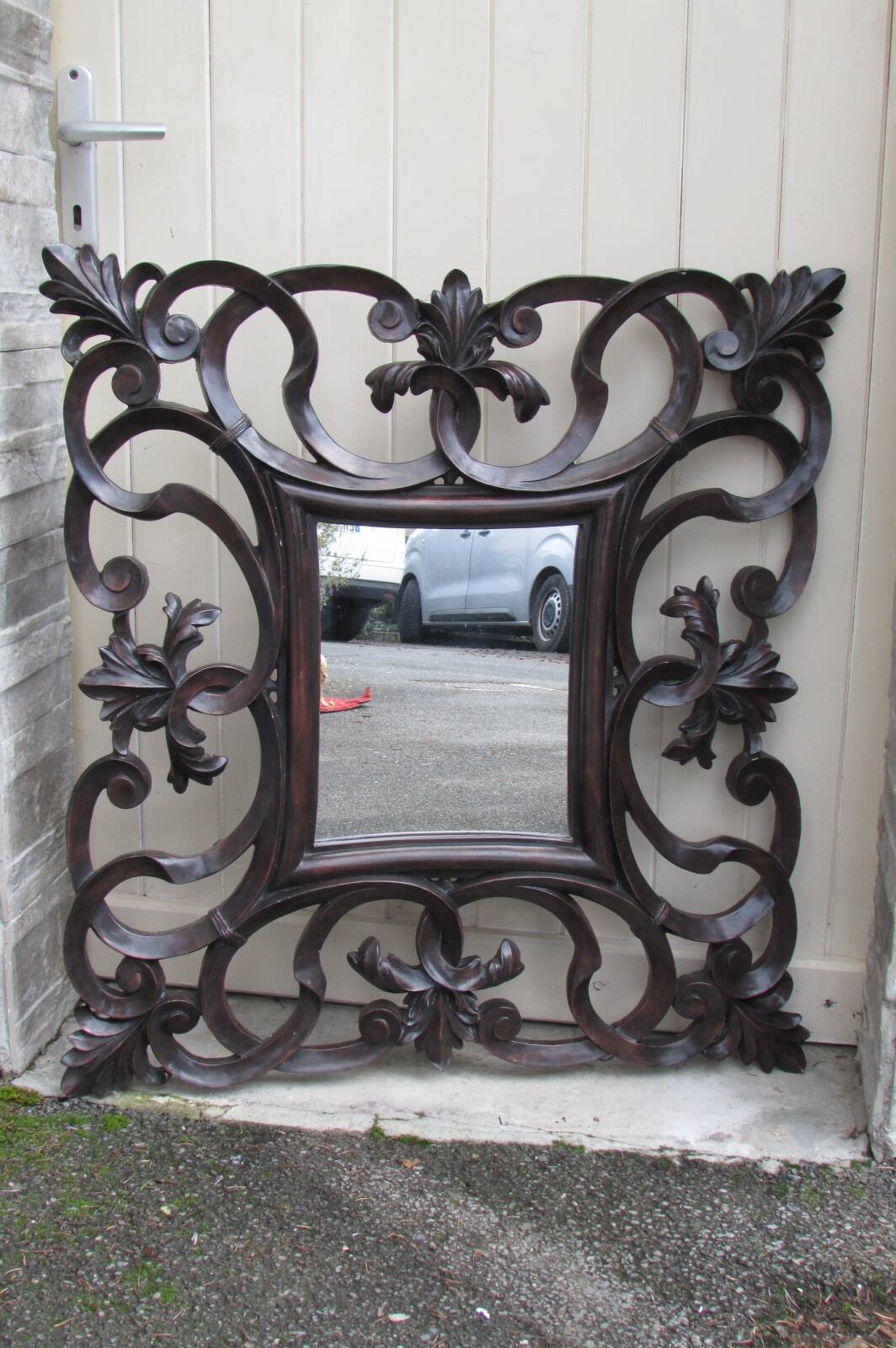 Contemporary mirror, in resin, special for bathrooms