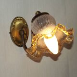 French vintage wall lamp in brass with a glass shade featuring frills and patterns 5524.