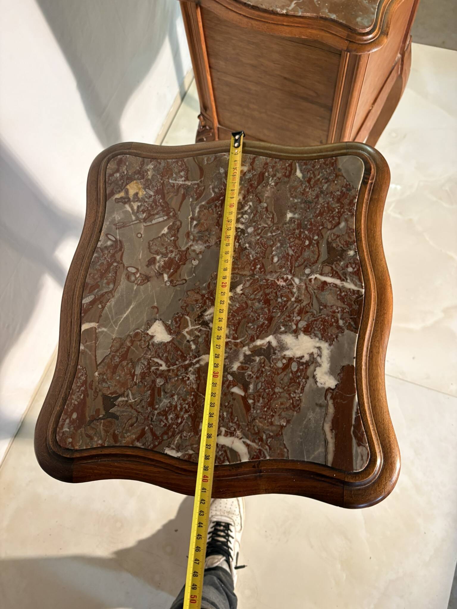 Pair of antique bedside tables with marble top and ceramic niche