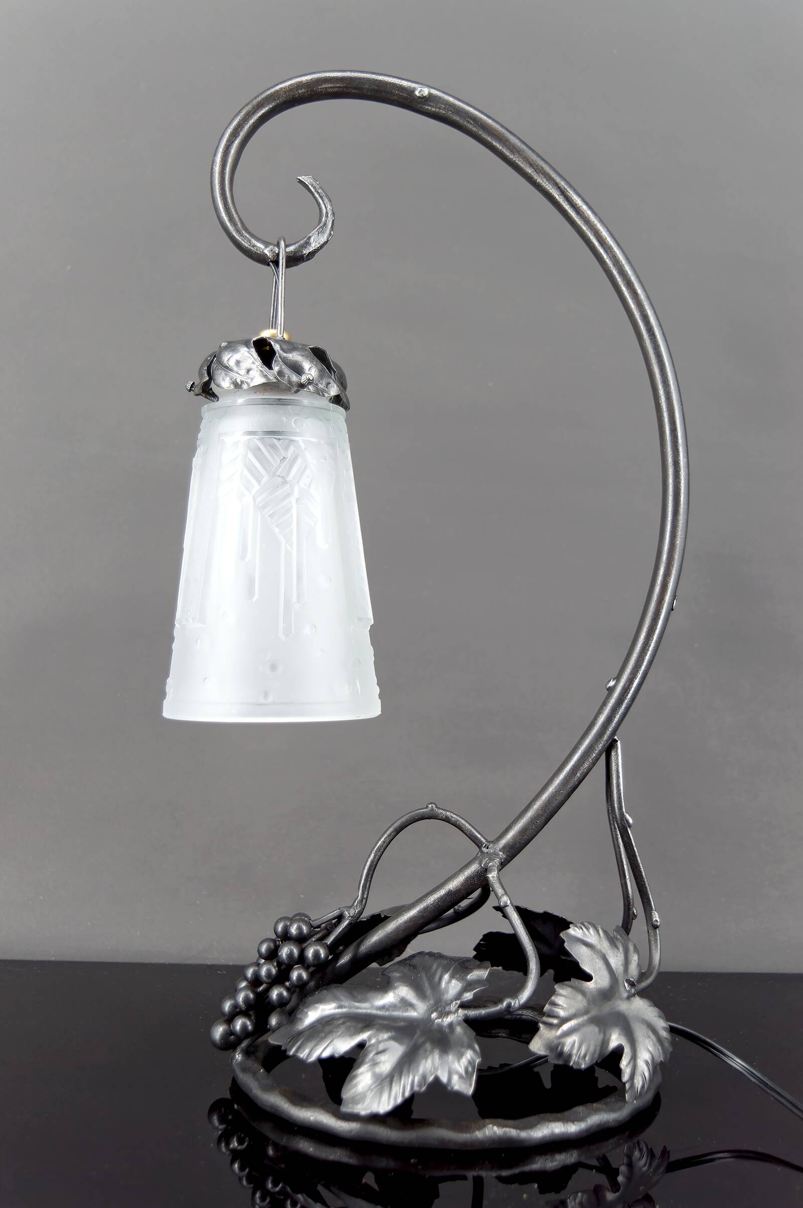 Wrought Iron Lamp, "Vine", Muller Frères Lunéville, Art Deco, c. 1930