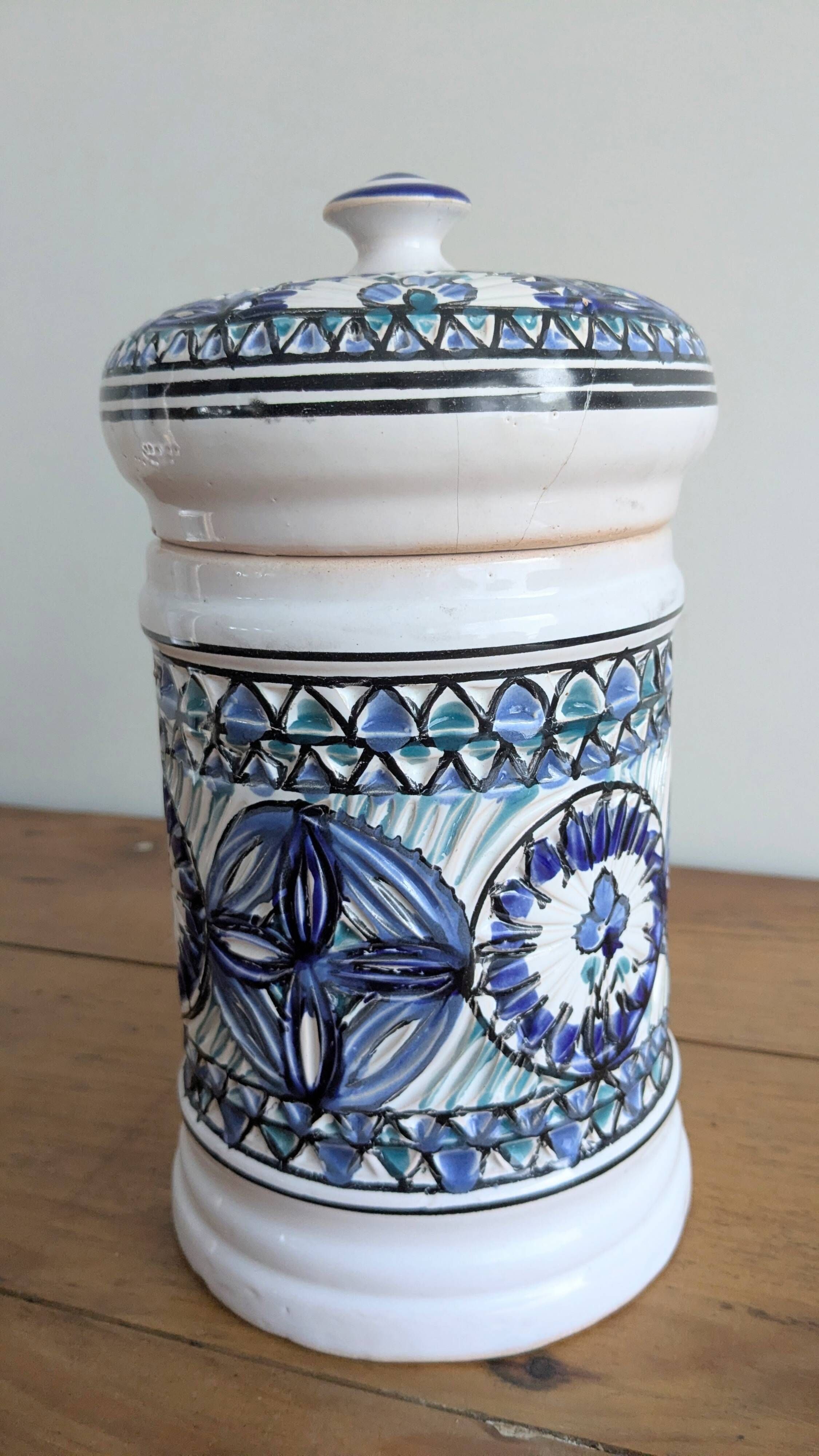 Covered ceramic pot, Tunisian artisan – 1970s – Blue and turquoise