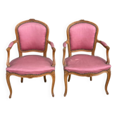 2 bergères, fauteuils style Louis XV en soie rouge rosé