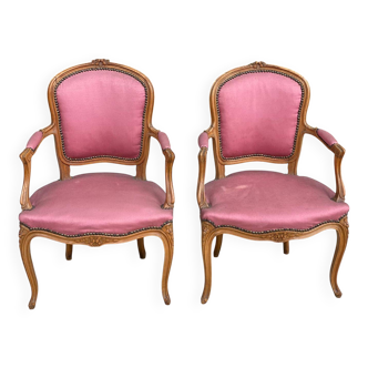 2 bergères, fauteuils style Louis XV en soie rouge rosé