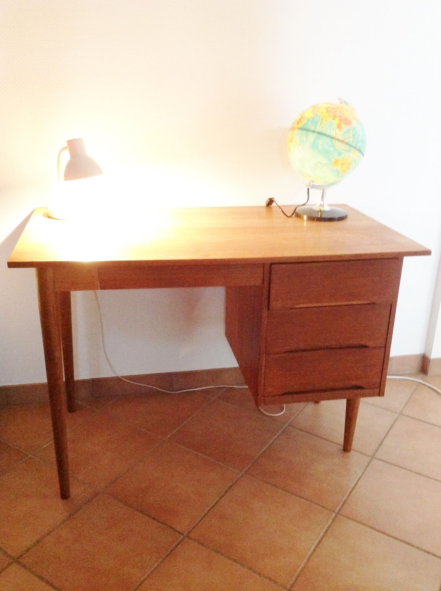 Scandinavian-style verni chene desk / vintage 60s