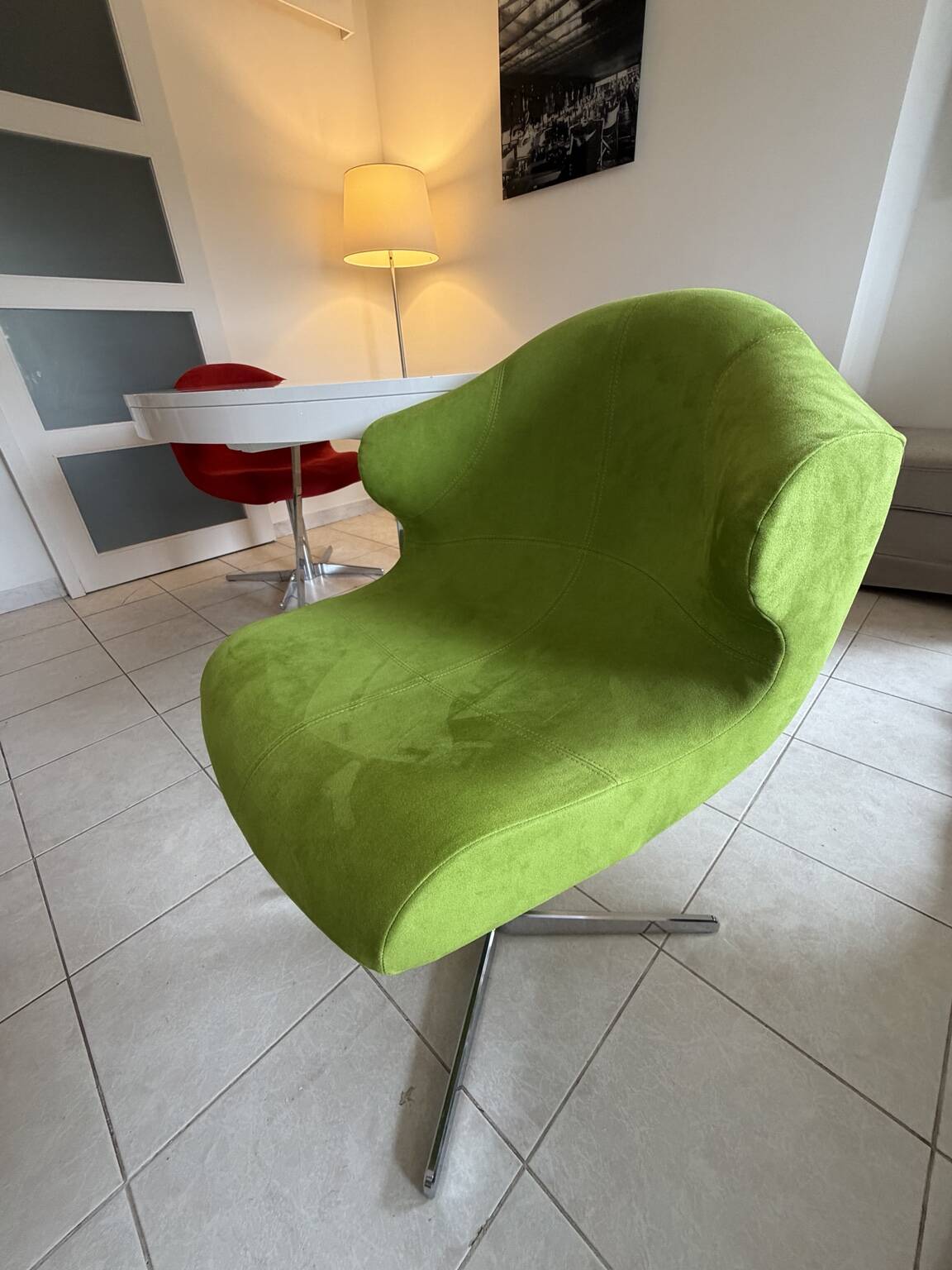 Ligne roset - ava ø130 extendable table + 4 alster chairs in alcantara