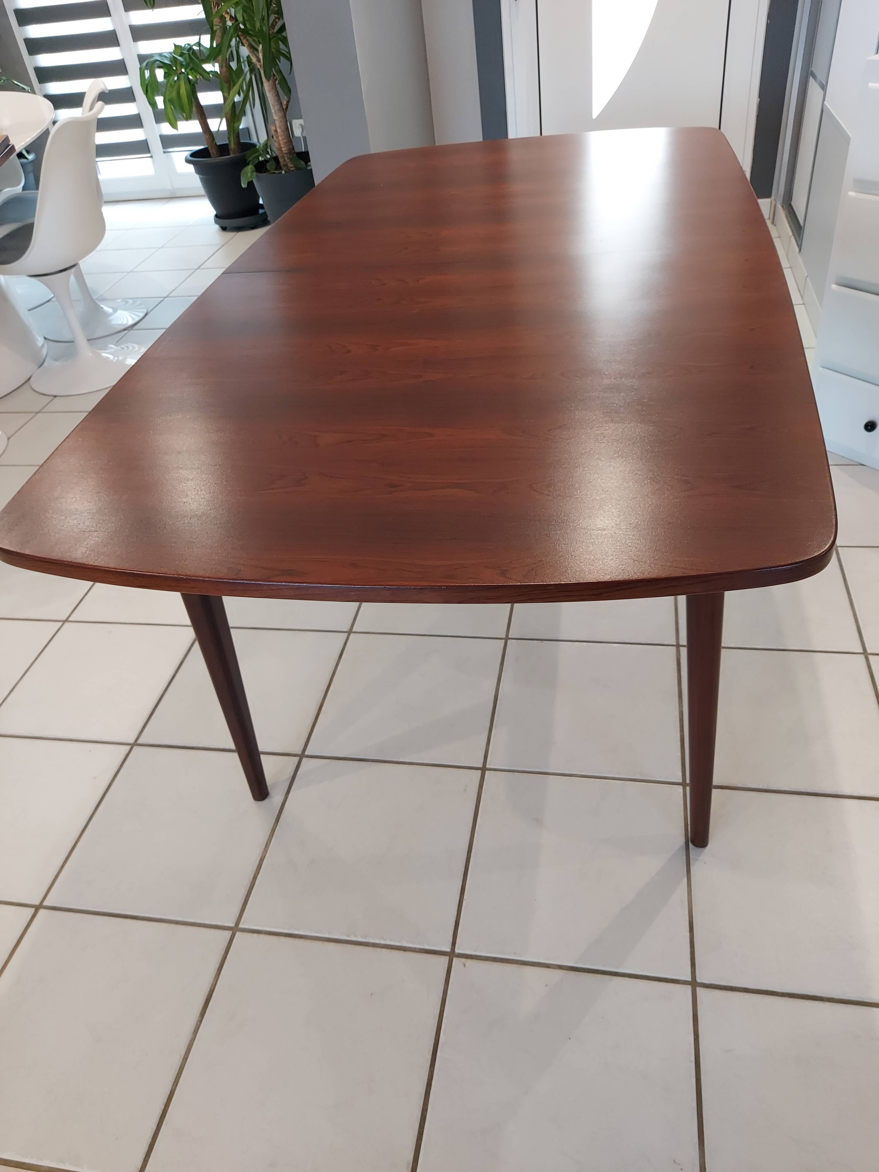 Extendable dining table in vintage Rio Rosewood 1960s