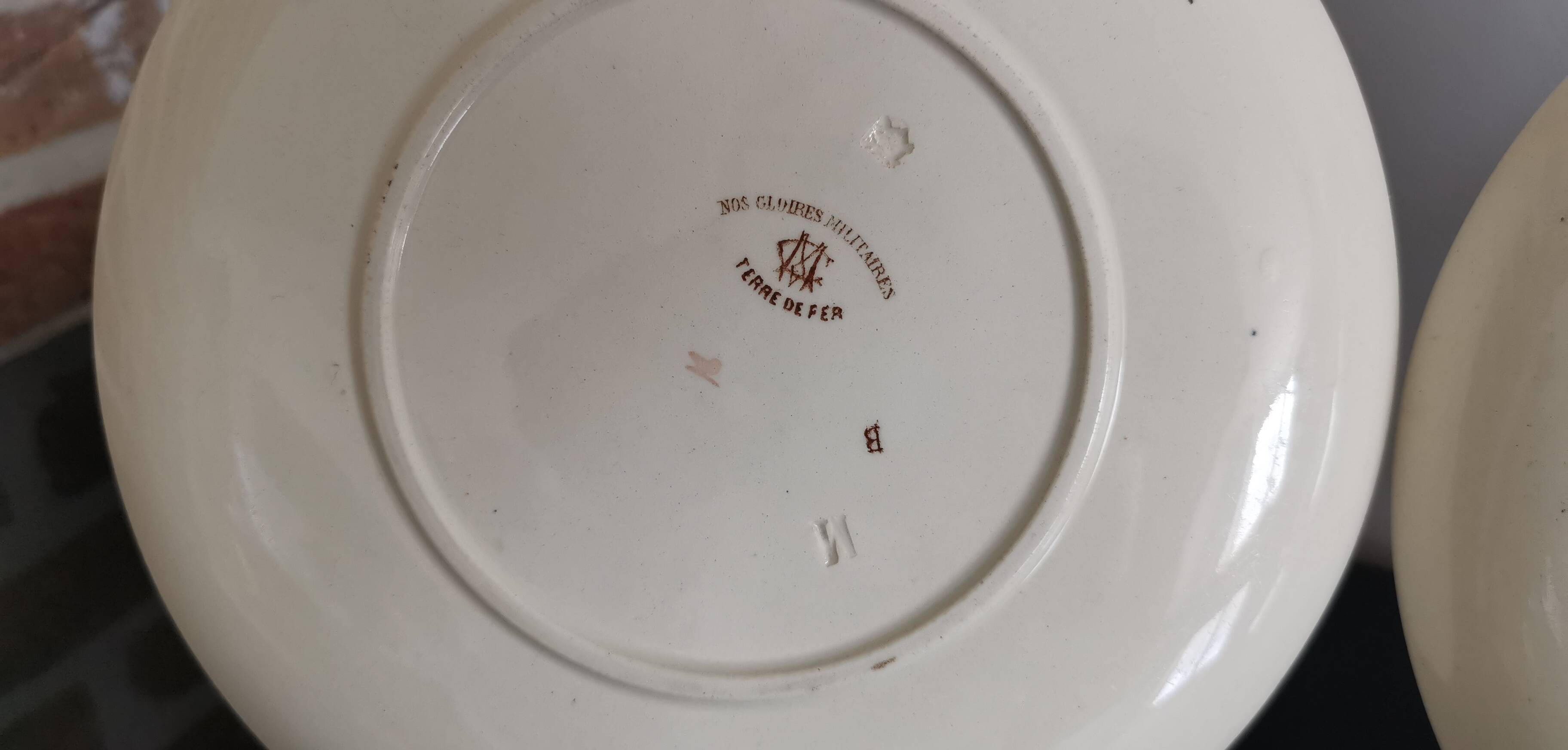 3 assiettes en faïence Creil et Montereau