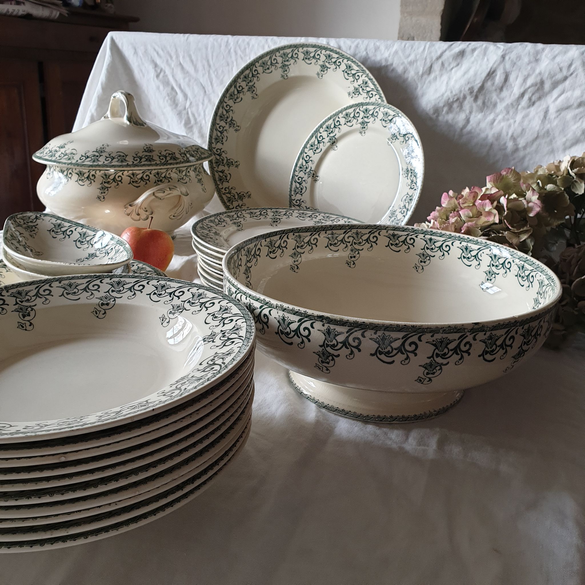 33 pc antique green white transferware dinner service c1900 U&C Sarreguemines France, 10 places