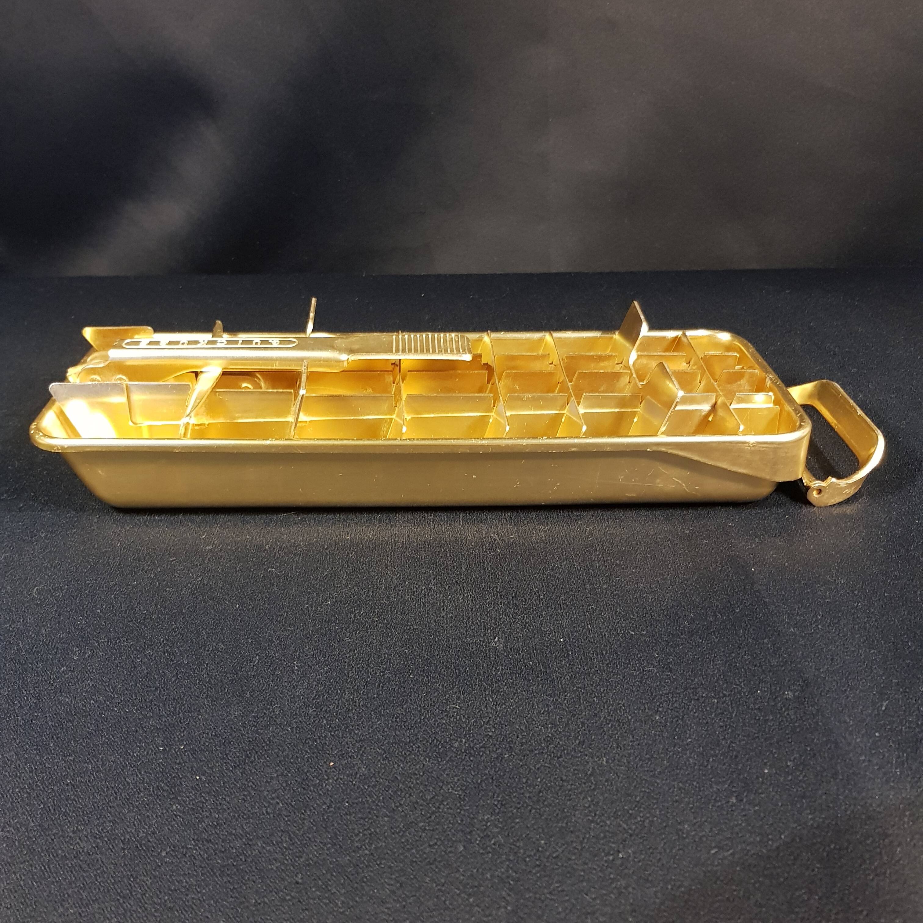 Quickube ice cube tray