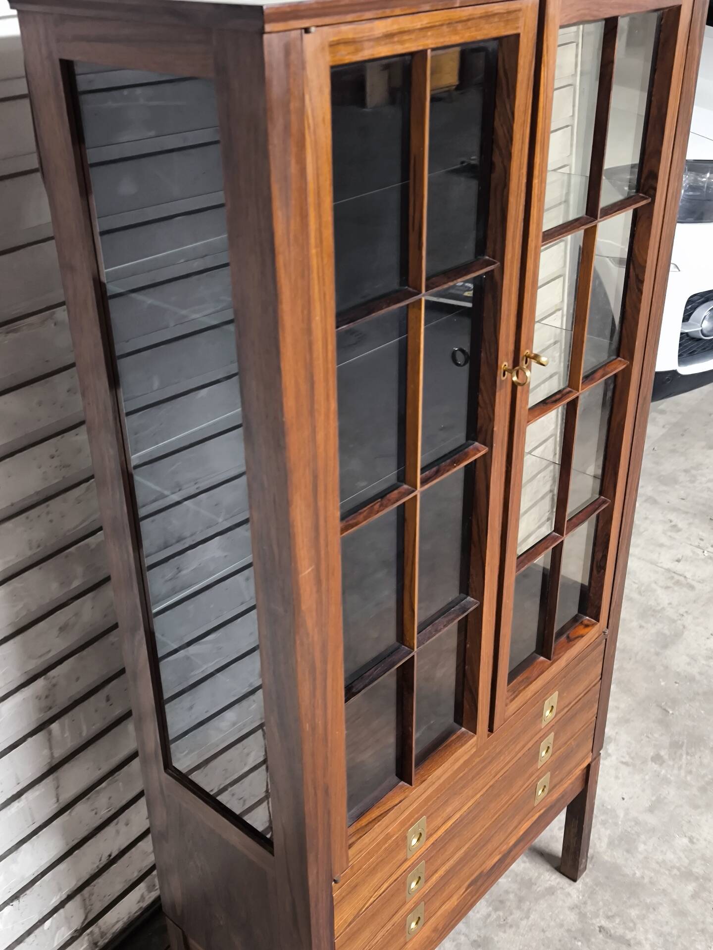 Vintage 1960s Scandinavian display cabinet in rosewood.
