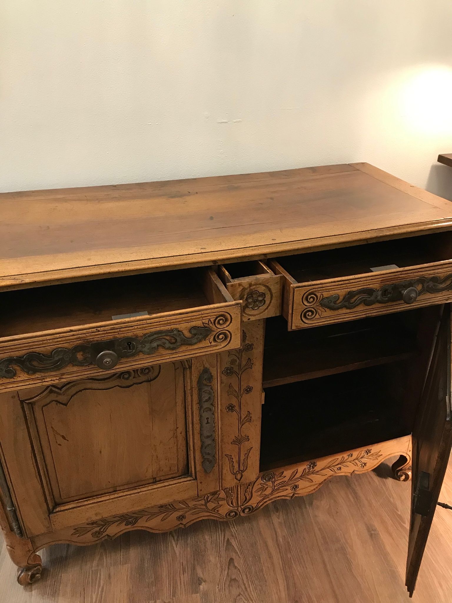 Former Louis XV cherry buffet says 2 doors era at the very beginning of the 19th century