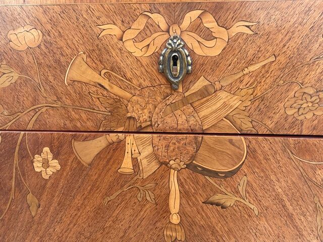 Commode  en marqueterie