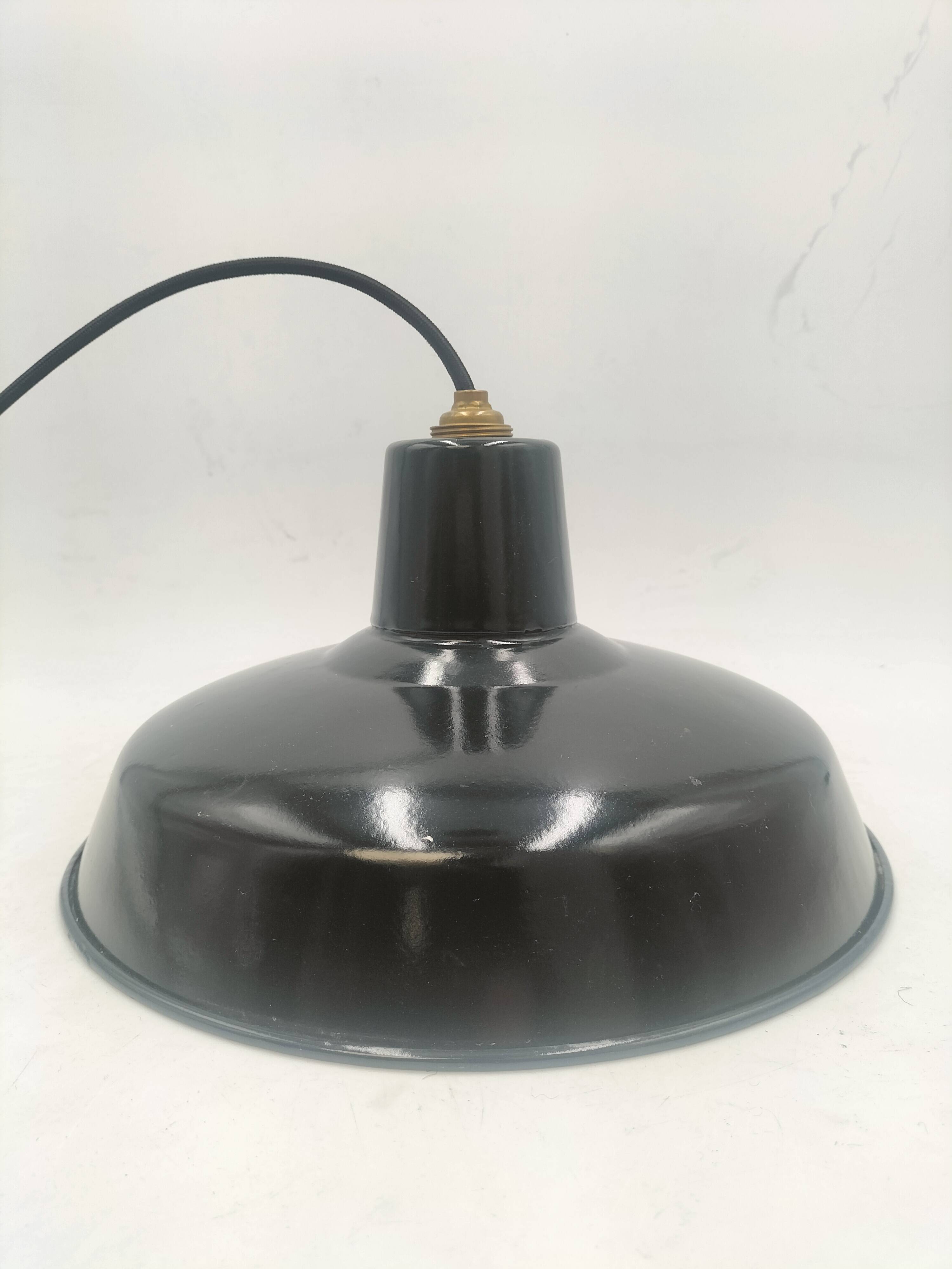 Enamelled sheet metal pendant light