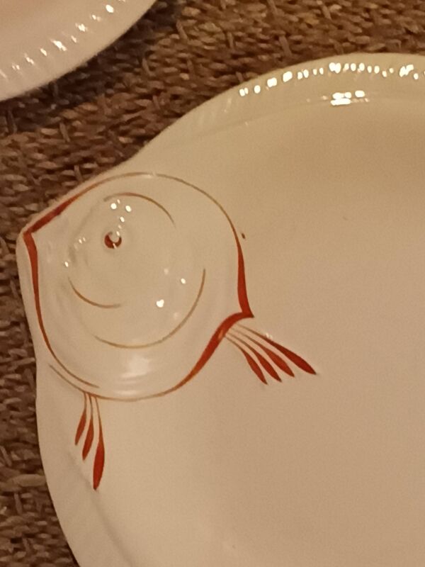 Lot de 8 assiettes de poisson barbotine faience Longwy rose poudré