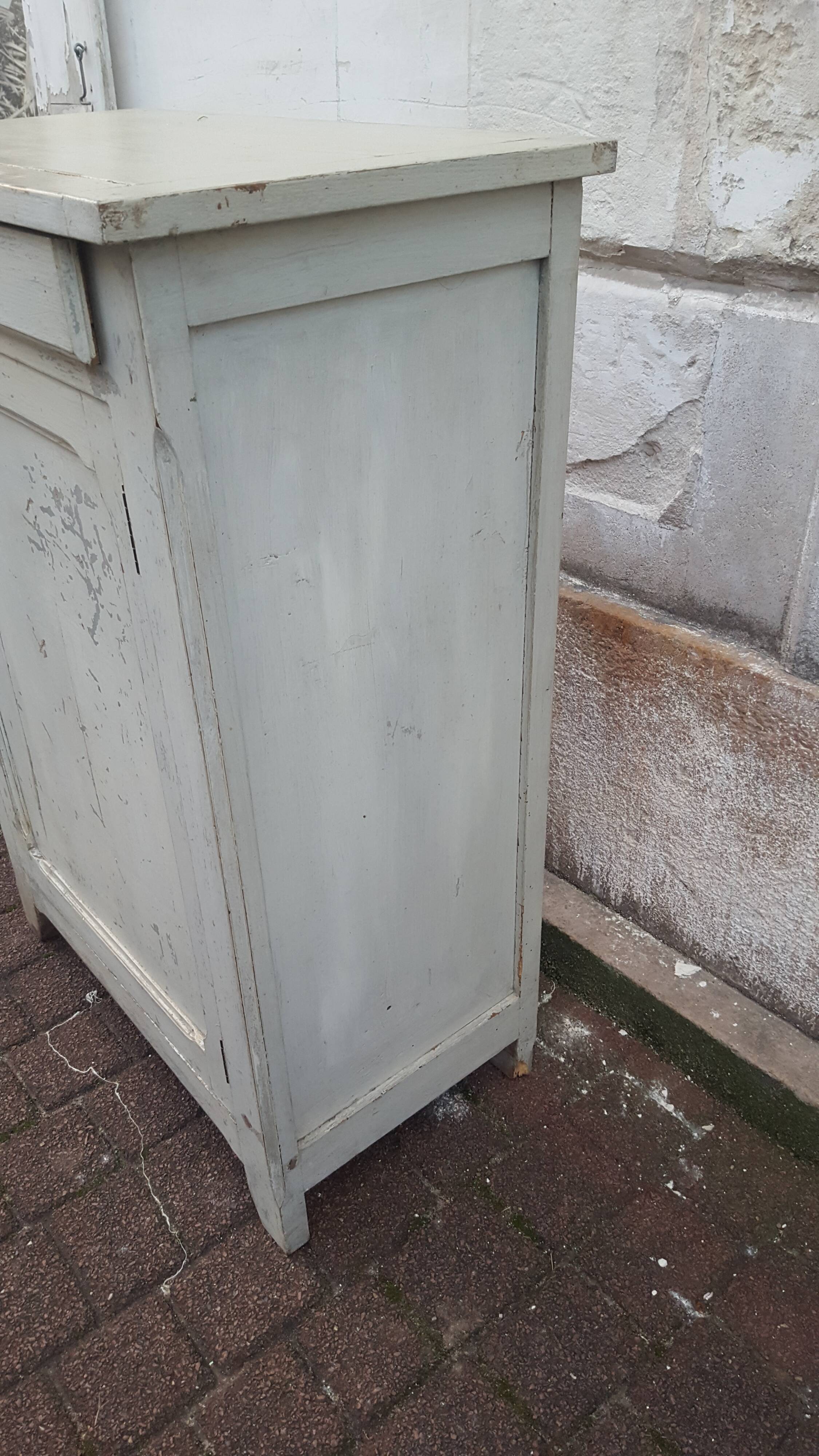 Parisian buffet a door