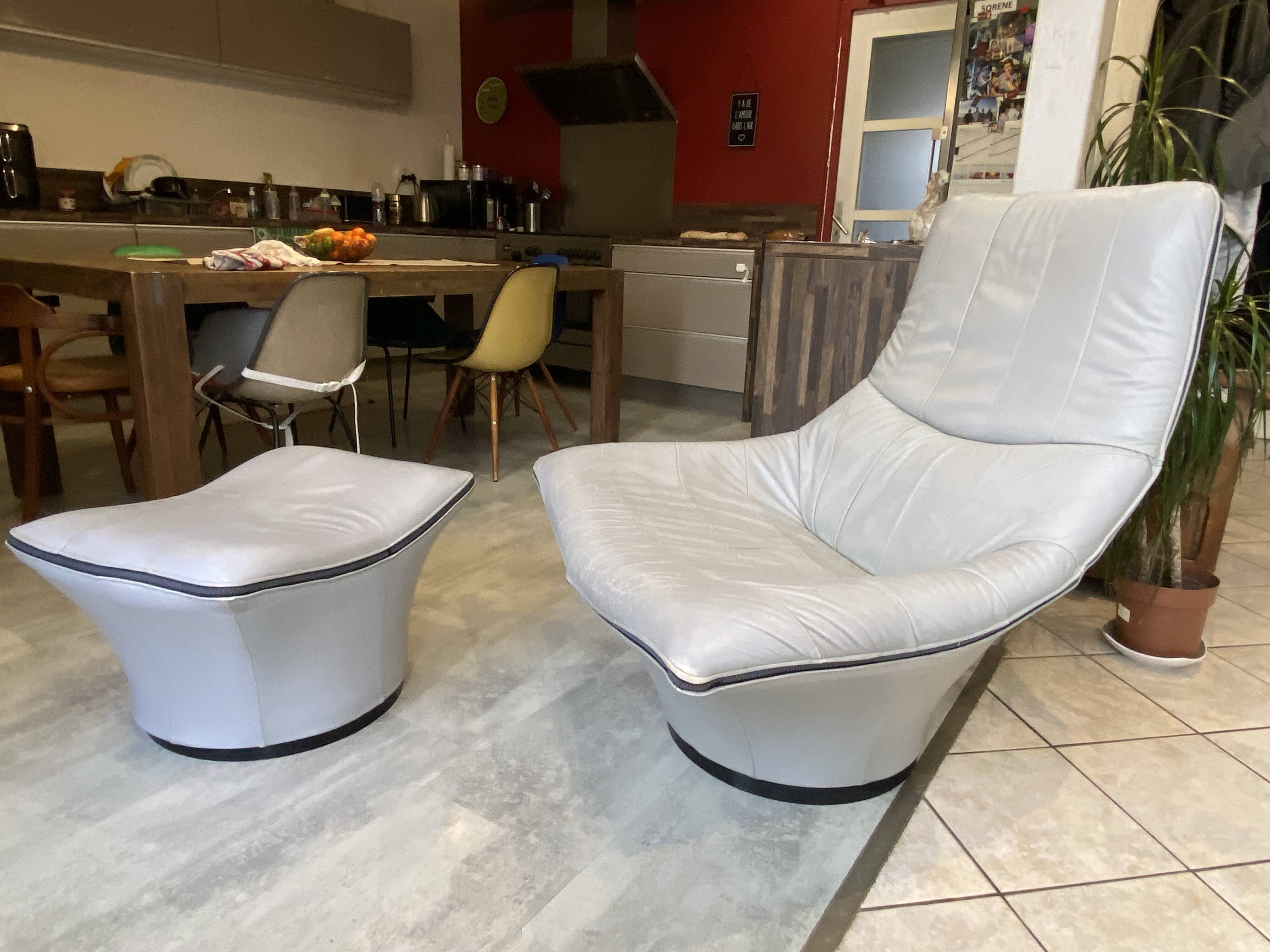 Mantis leather lounge chair ottoman footrest Gerard Van Den Berg 1970