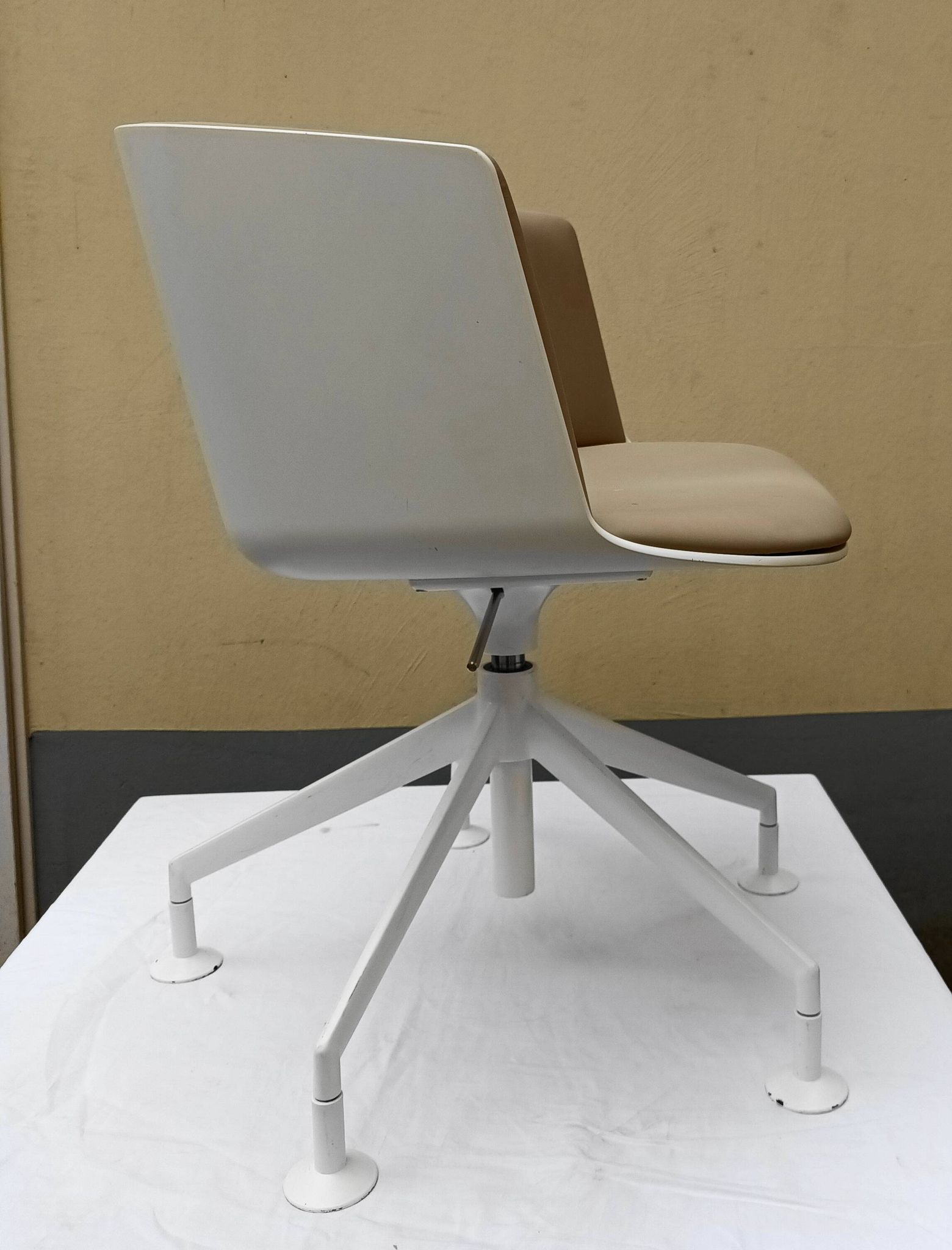 "Cut" office chair by Francesco Rota for Lapalma