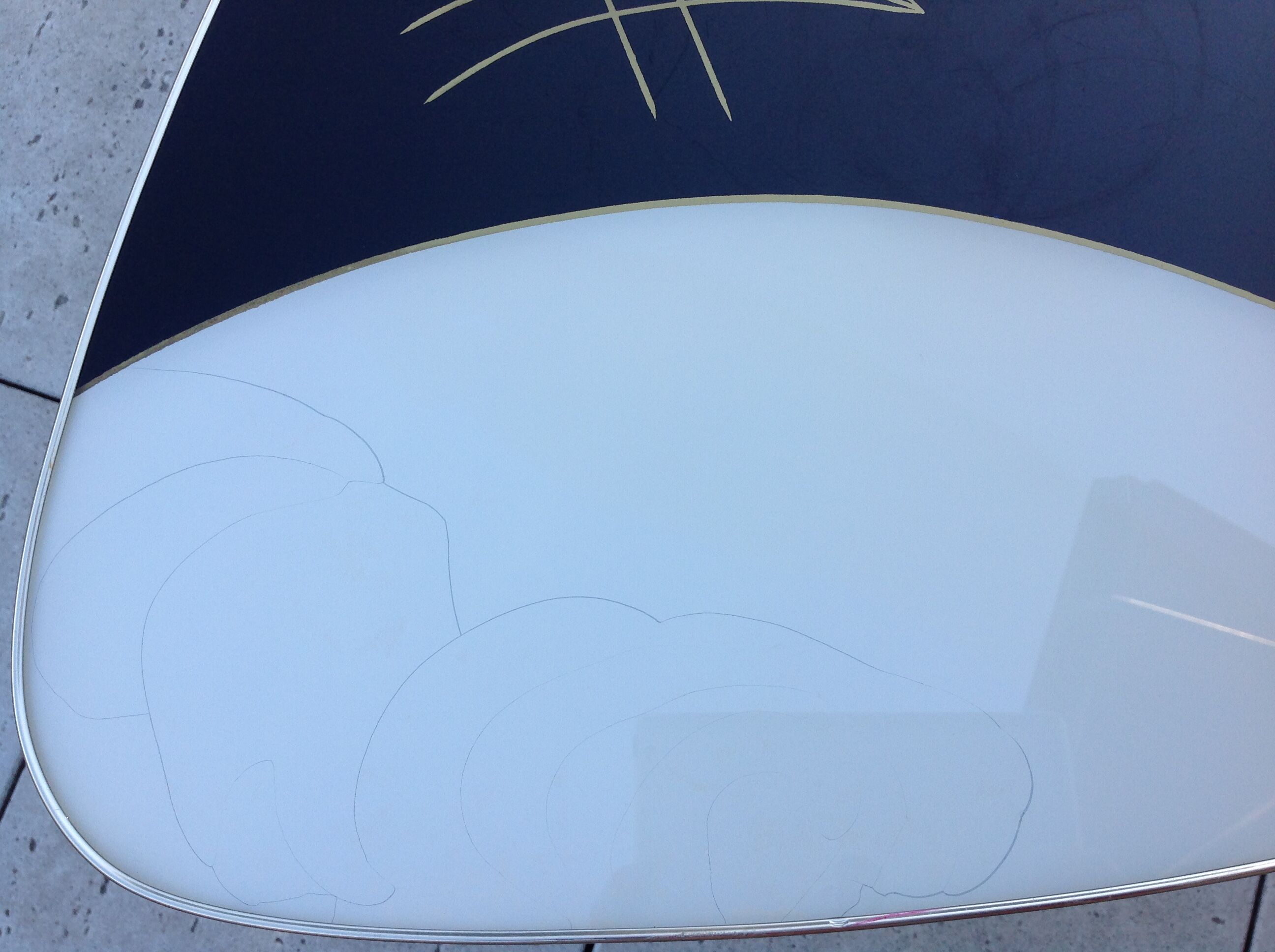 Tripod triangular coffee table / vintage 50-60s