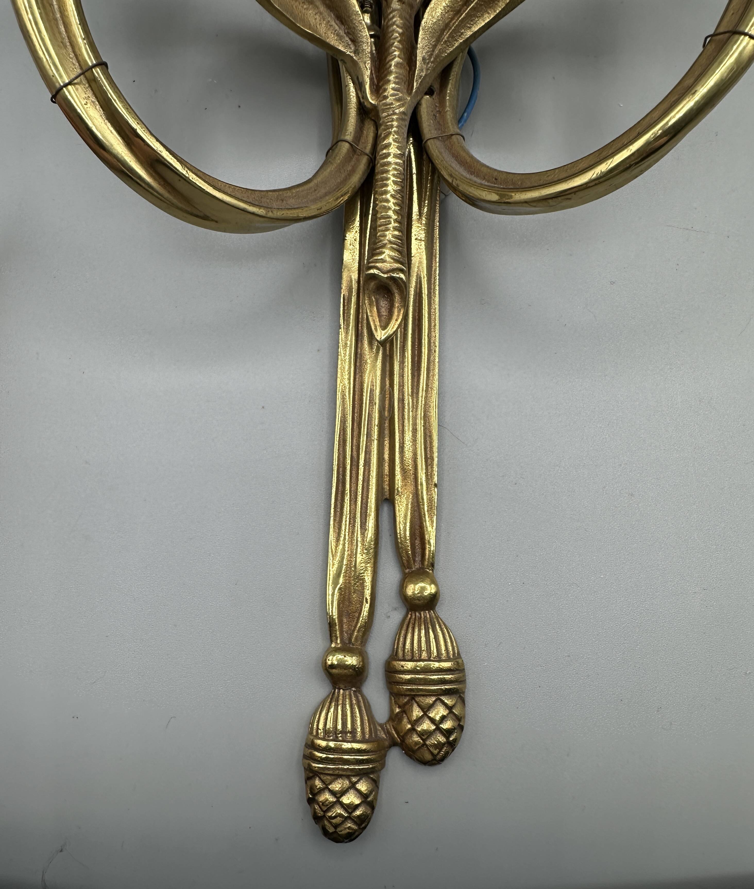 Pair of gilt bronze wall sconces in hunting horn style, Louis XVI.