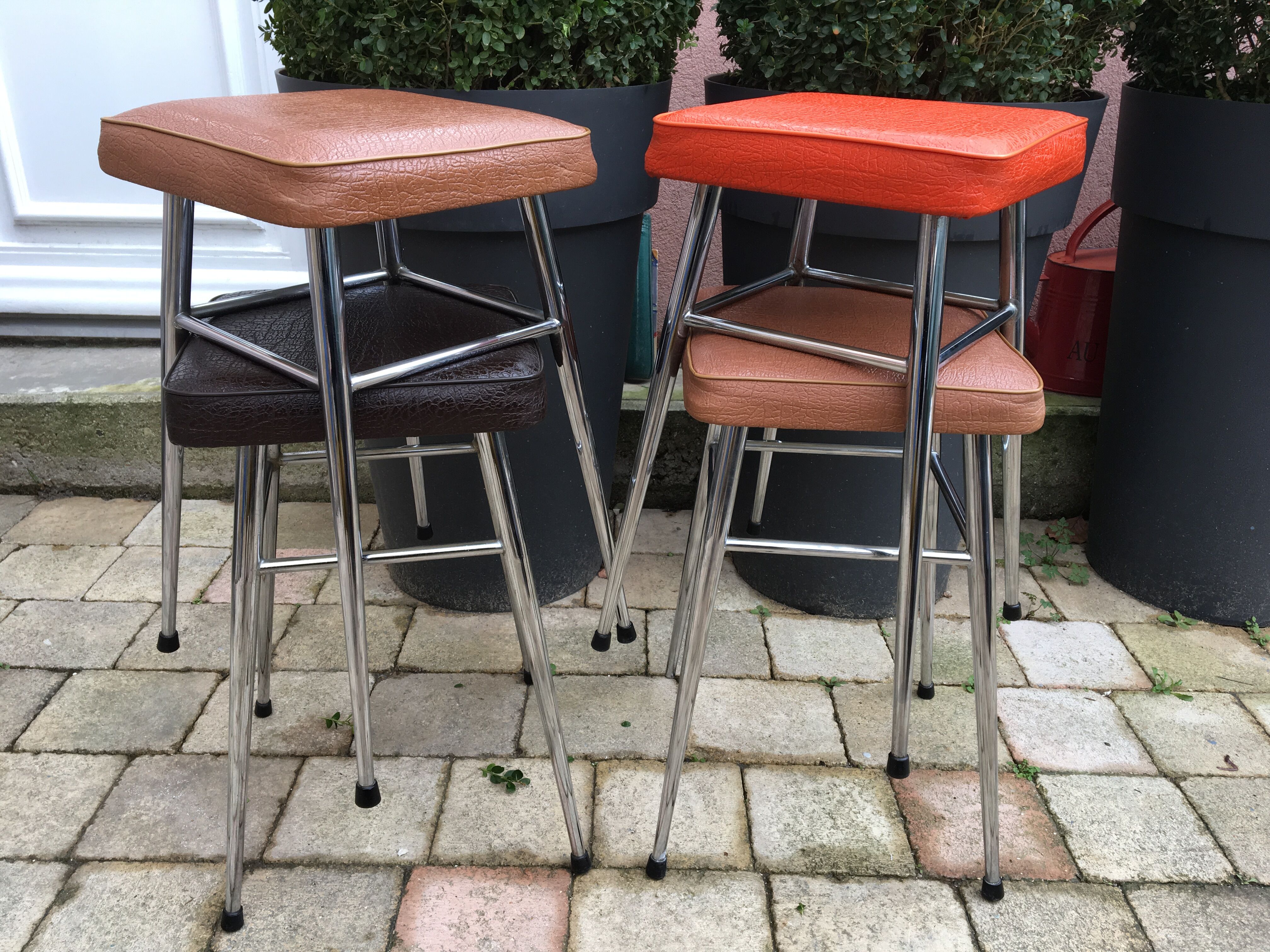 In leatherette vintage stools