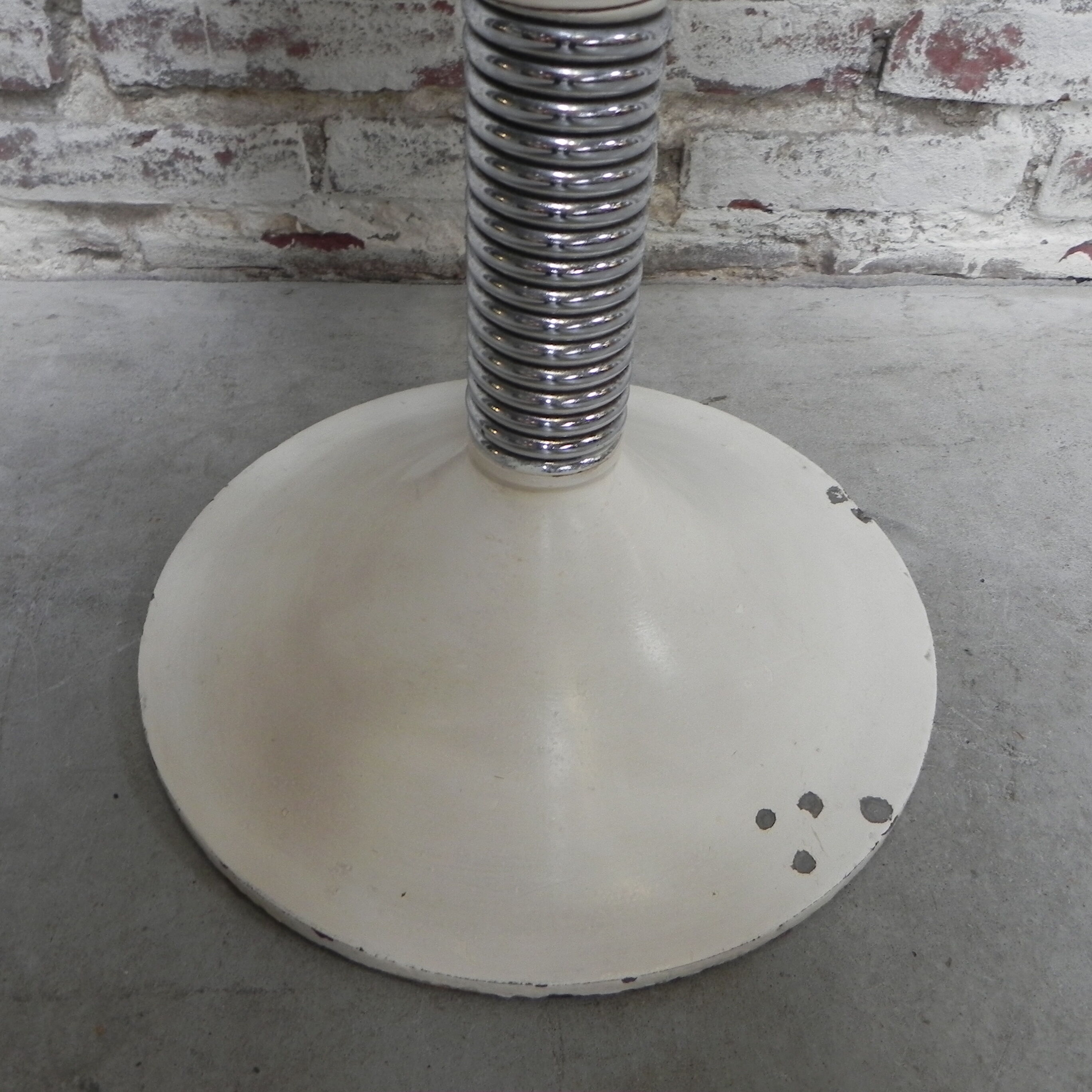 Industrial dentist stool