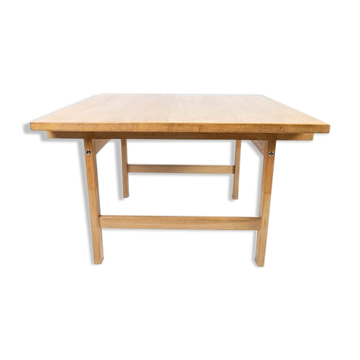 Coffee table in oak designed by Hans J. Werner and manufactured by PP Furniture.