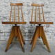 2 chaises en bois studio