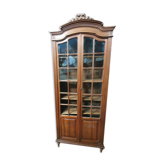 Small showcase decorated with a Louis XVI knot