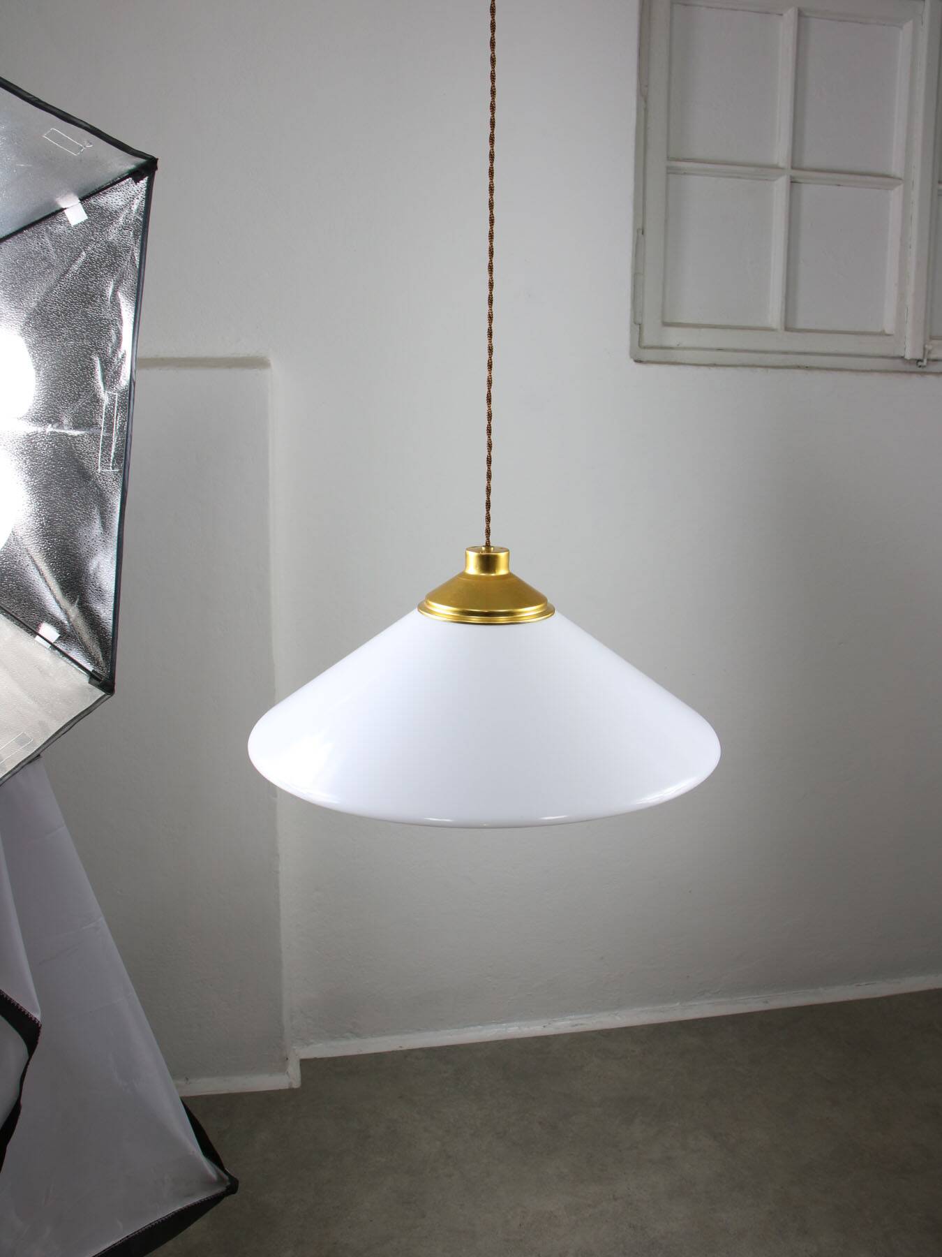 Space age italian plexiglas white saucer pendant lamp, 70s