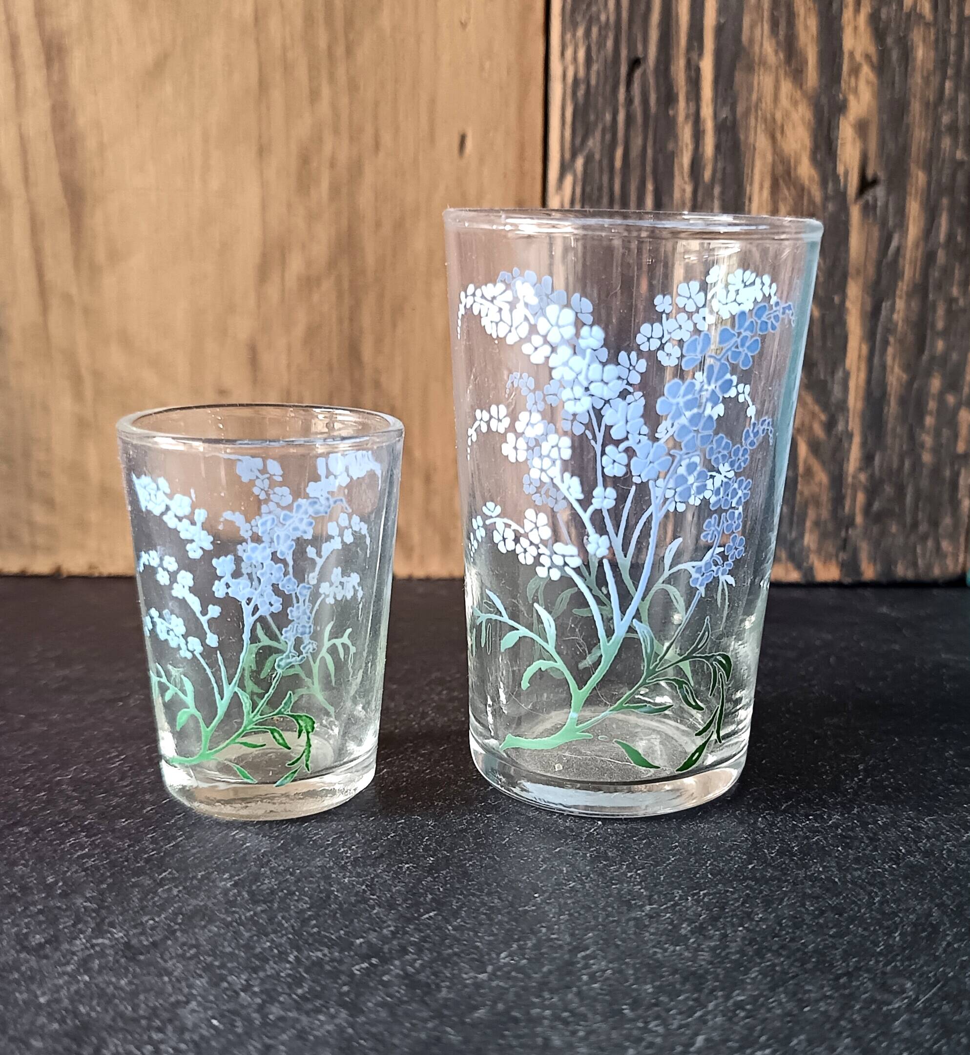 9 small vintage silkscreened blue flower pattern glasses from 1940/50