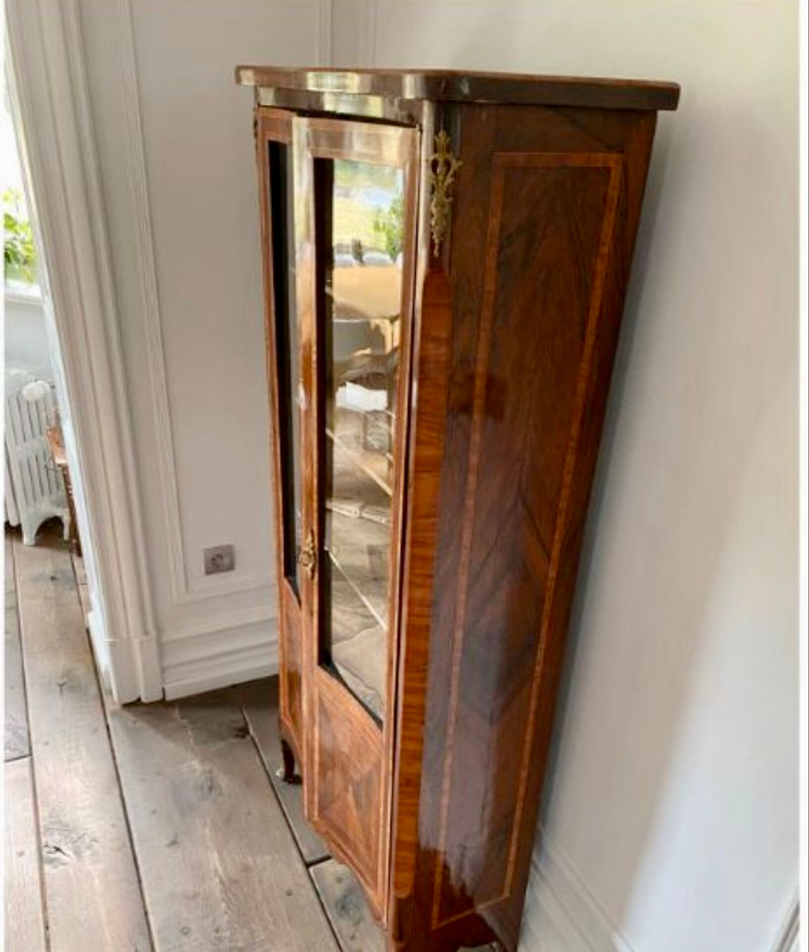 Napoleon III display cabinet in Louis XV style