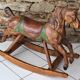 Ancien cheval de manège en bois
