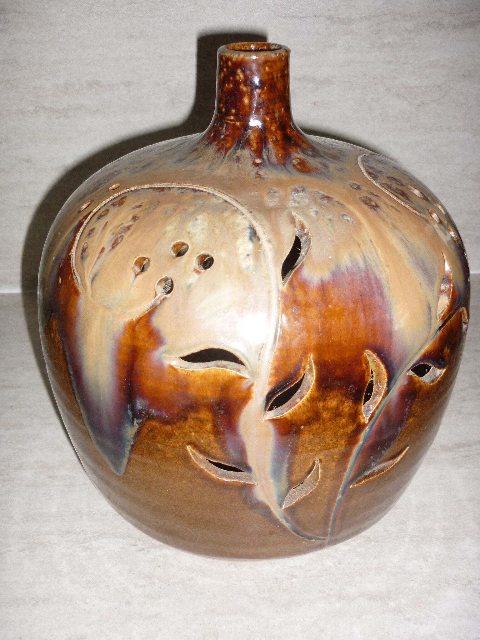 Vintage ceramic openwork ball lamp foot