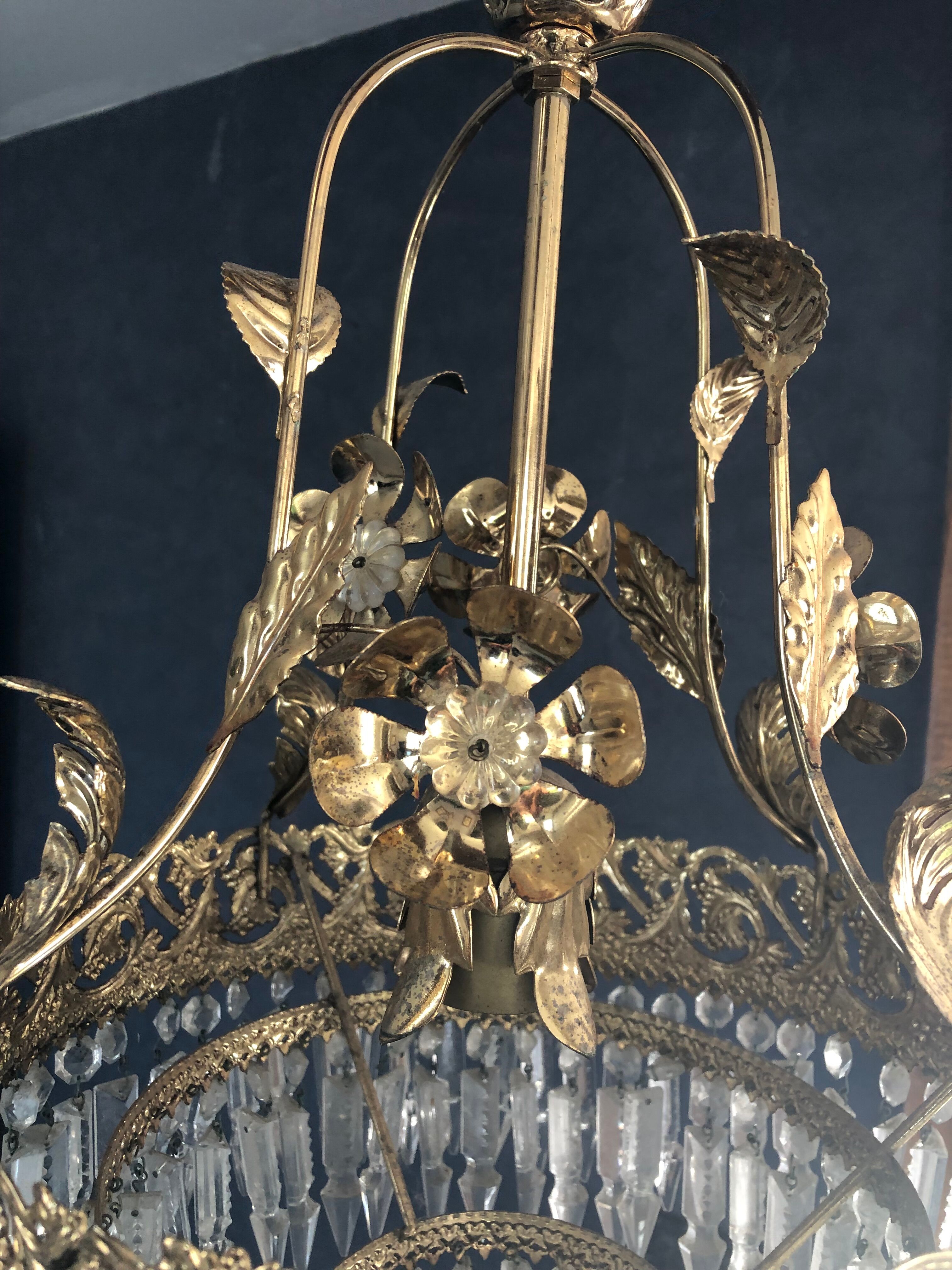 Chandelier suspension in gilded metal and grapevines