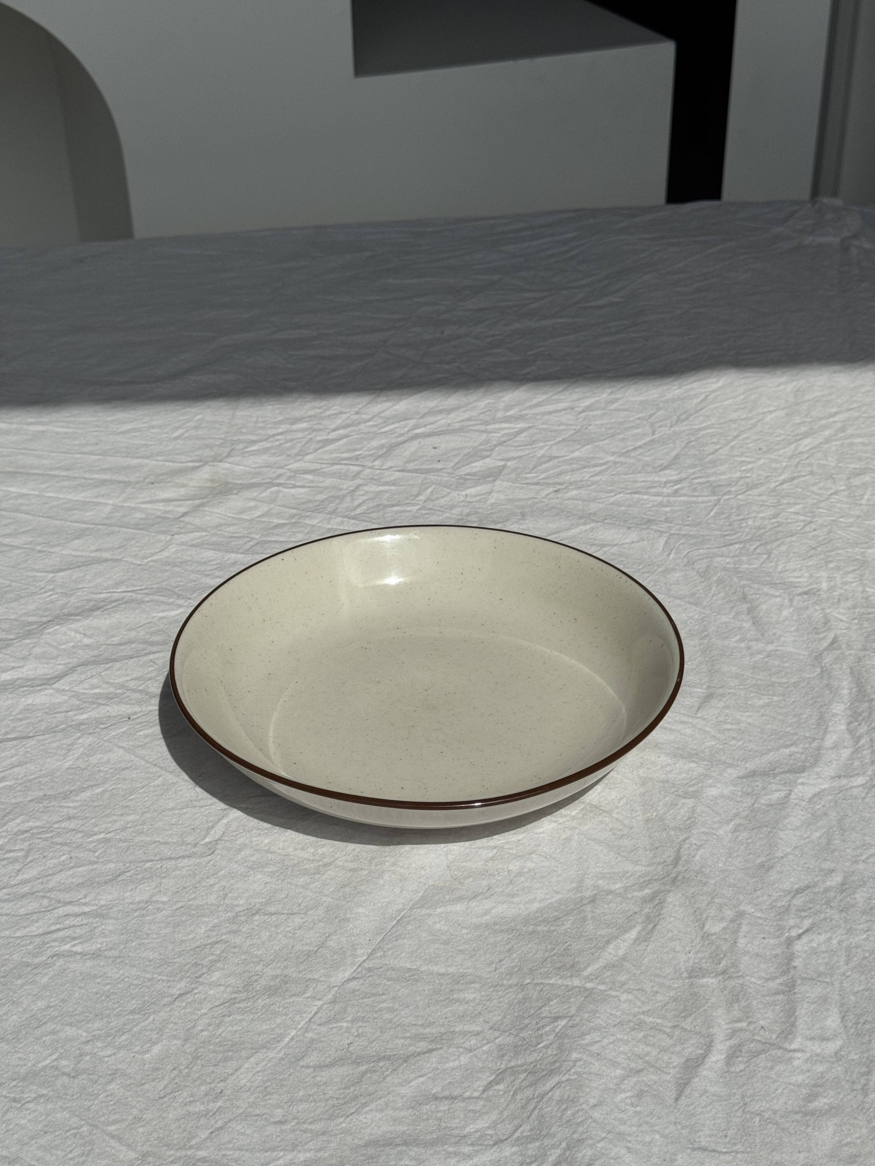 A genuine natural stoneware deep plate D20.5