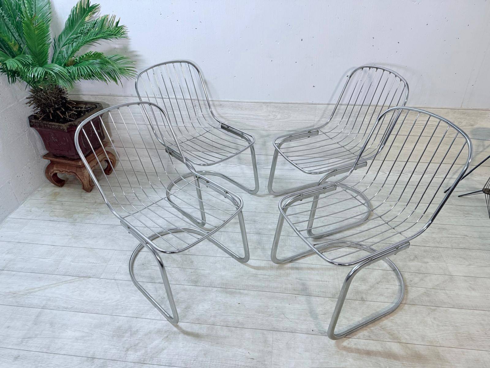 4 chrome chairs