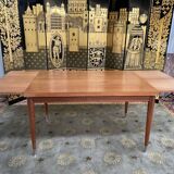 Scandinavian dining table with two extensions