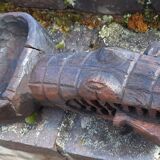 Awalé crocodile in exotic wood