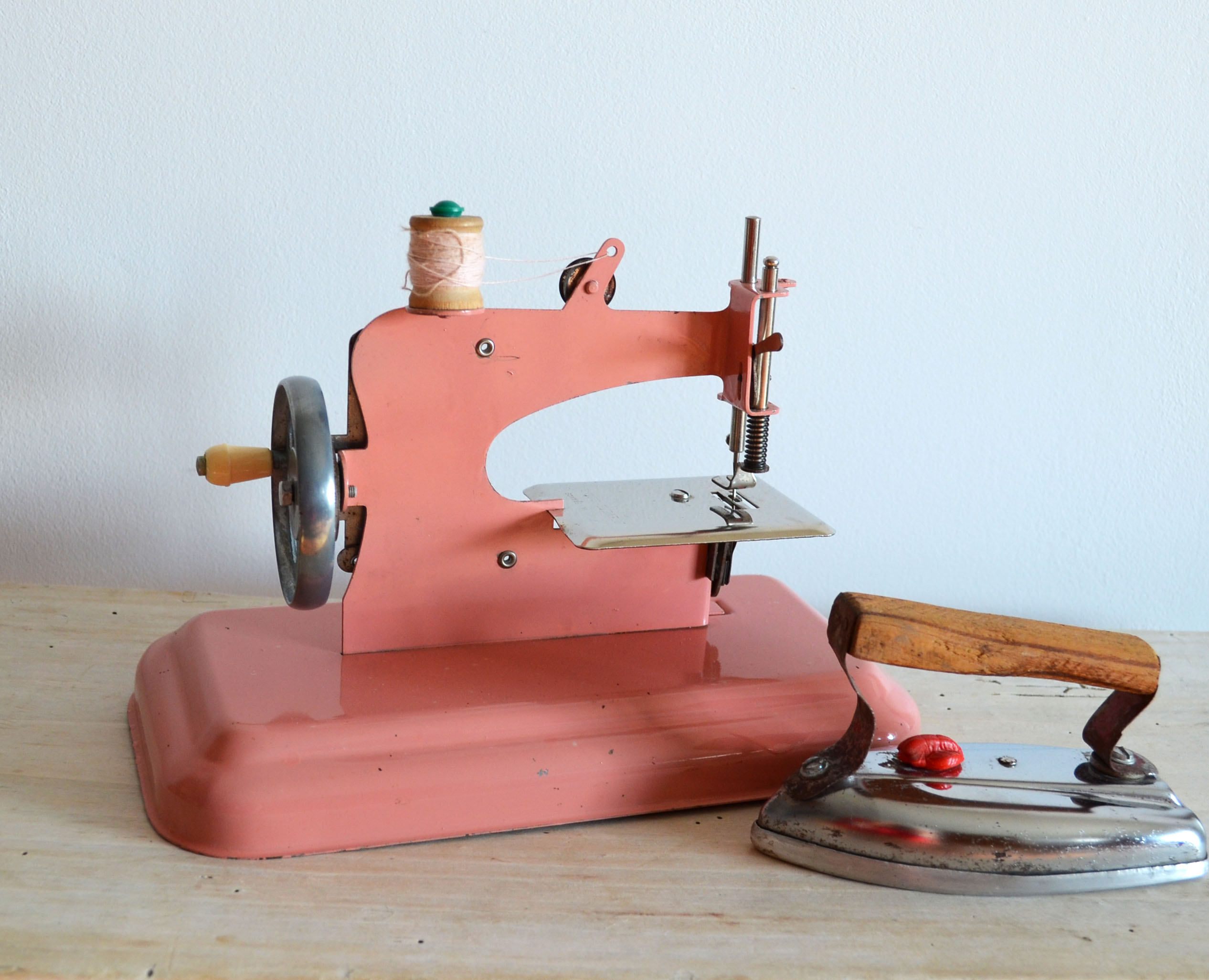Machine à coudre et fer à repasser jouets enfant