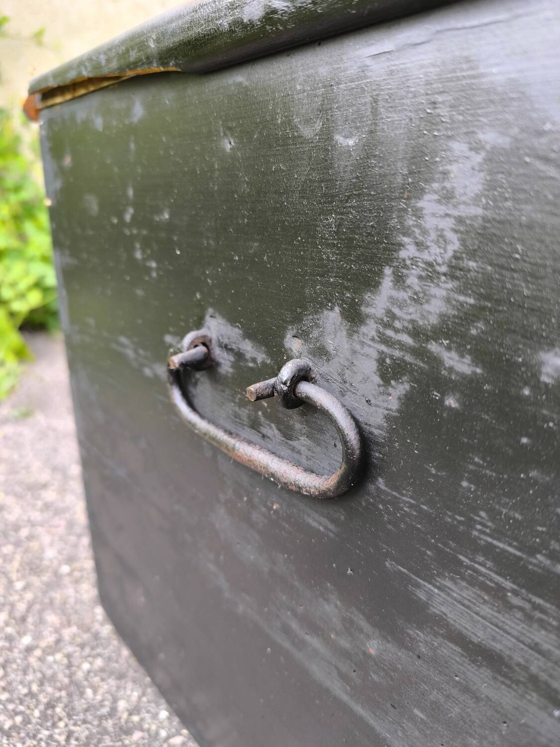 Wooden transport trunk from the 1930s